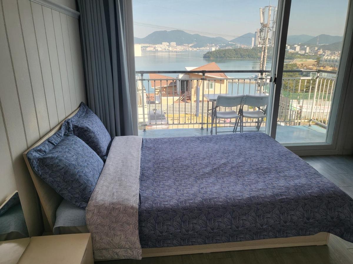 Yeosu Blooming Pension Exterior photo