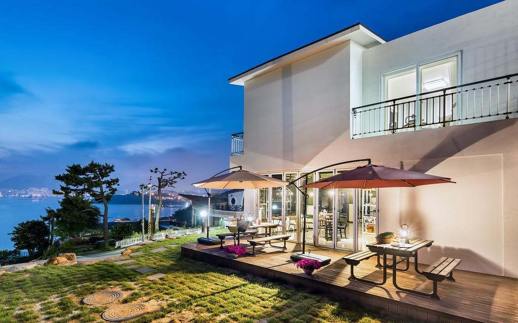 Yeosu Blooming Pension Exterior photo