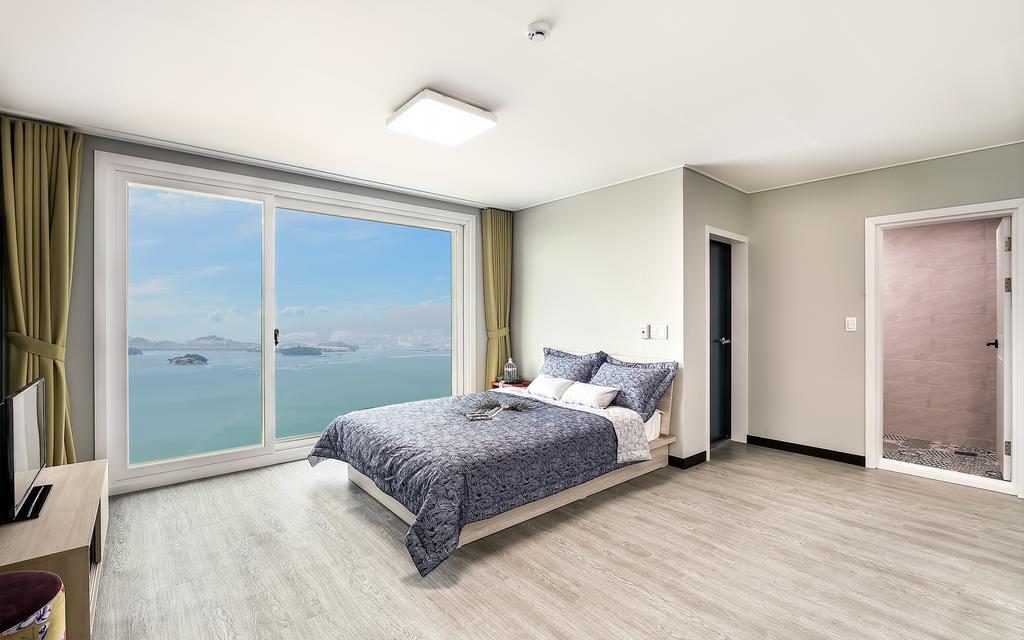 Yeosu Blooming Pension Exterior photo
