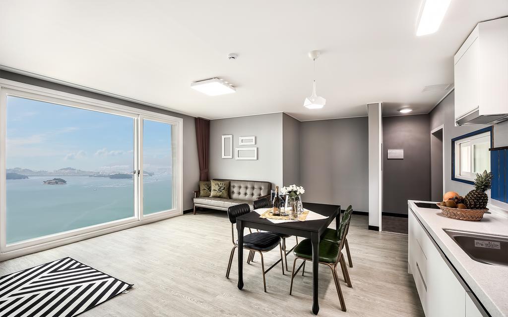 Yeosu Blooming Pension Exterior photo