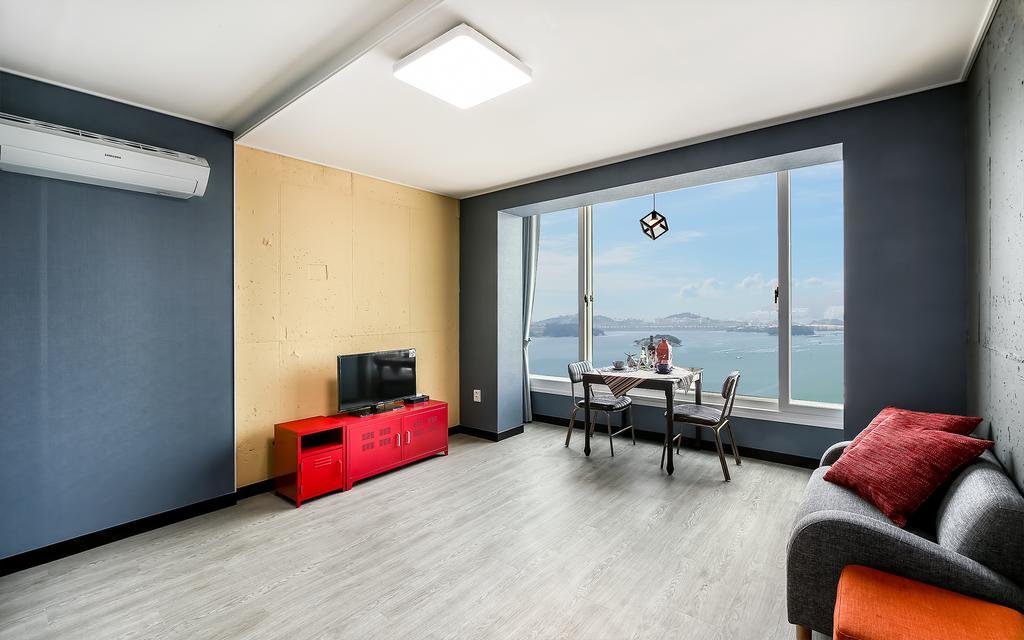 Yeosu Blooming Pension Exterior photo