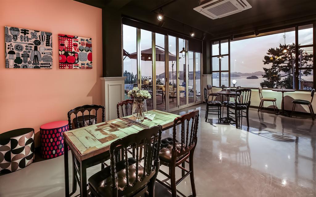 Yeosu Blooming Pension Exterior photo